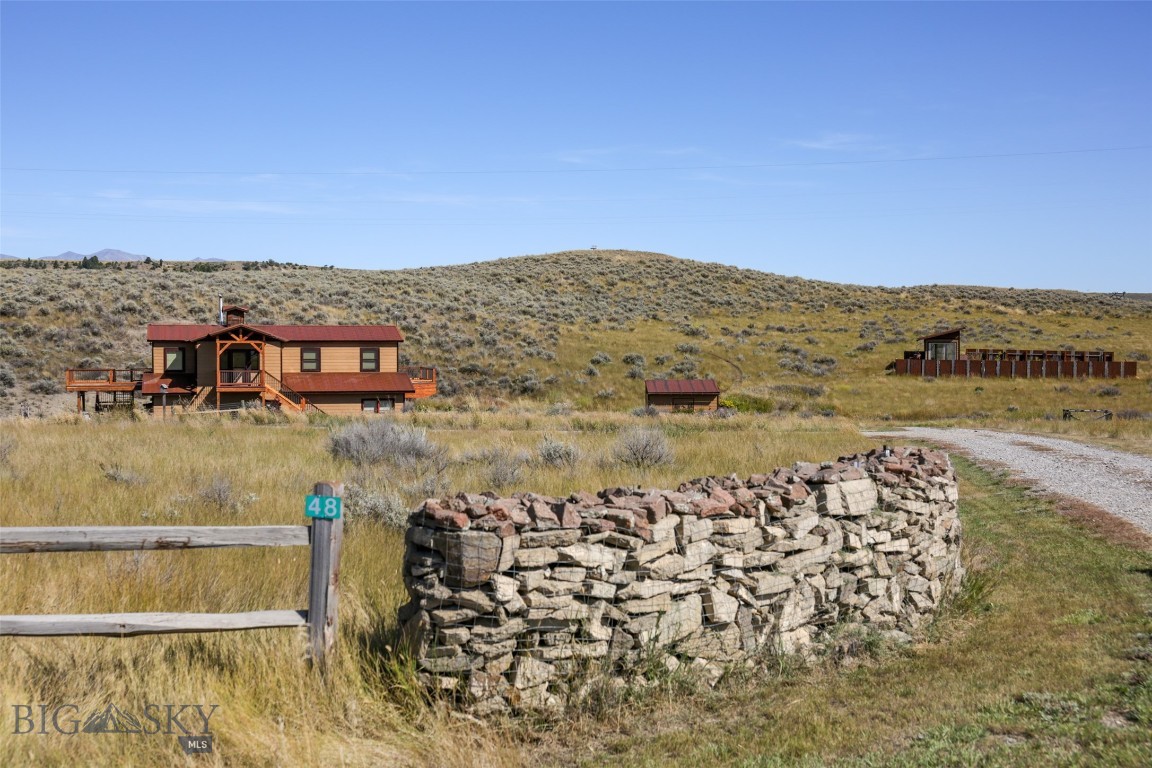 48 O Halloran Road, Clyde Park, Montana