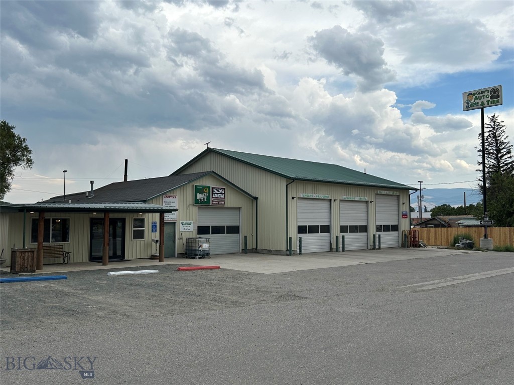 402 N Pyfer Street, Whitehall, Montana