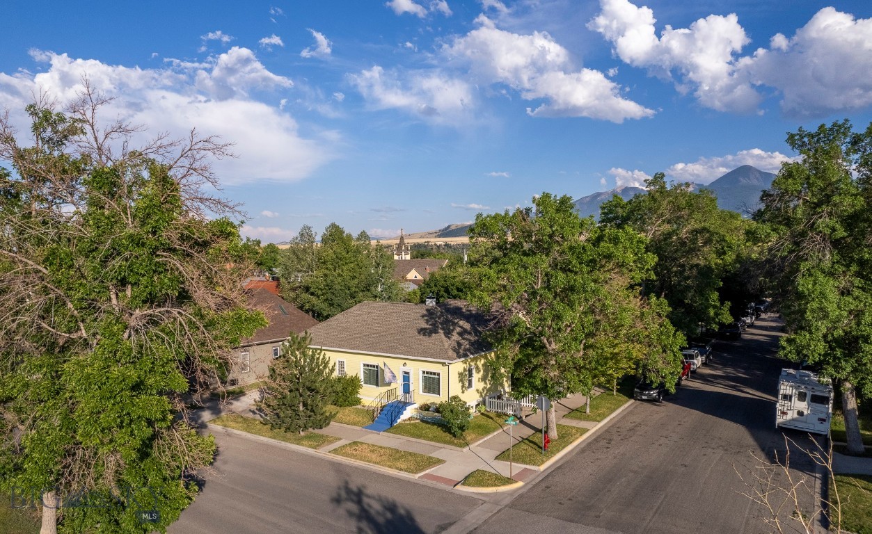 302 E Callender Street, Livingston, Montana