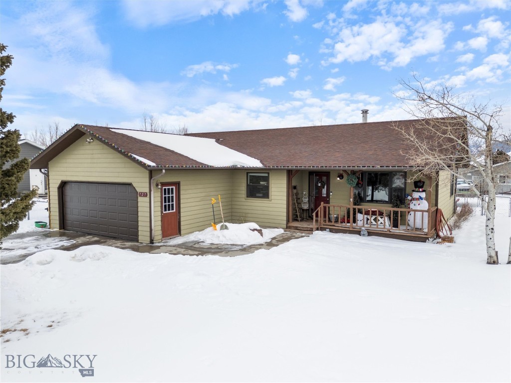 727 Mirza Way, Ennis